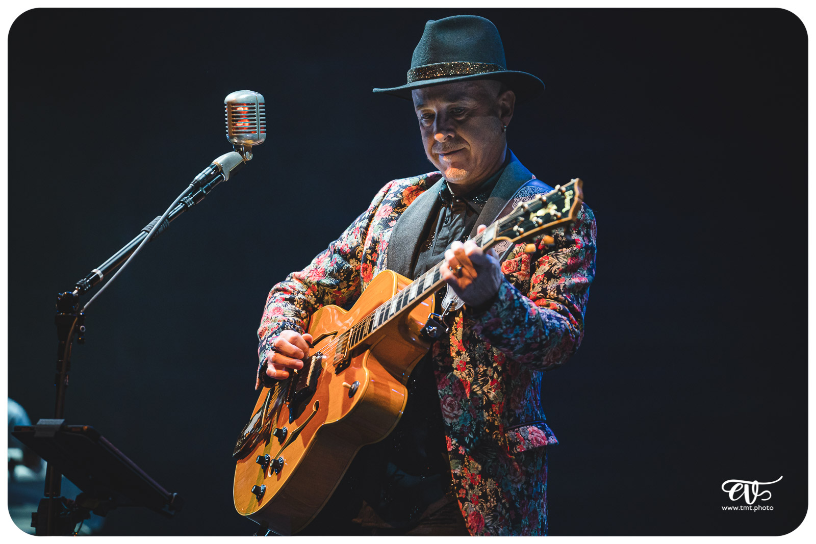 L'HISTOIRE DU ROCK EN 13 GUITARES